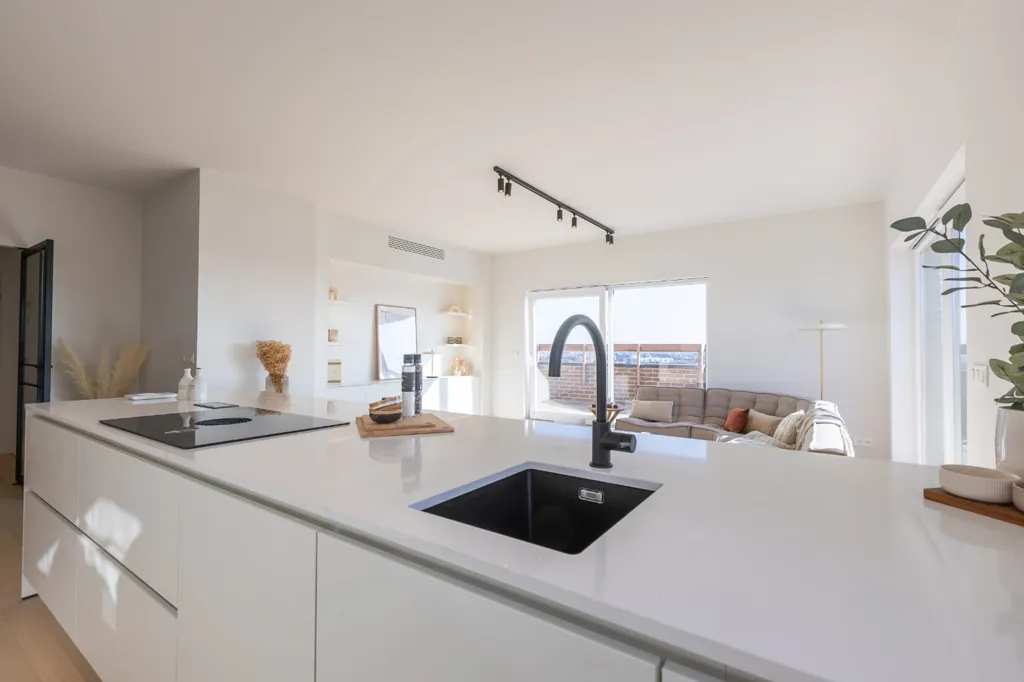 Cuisine - Penthouse Rénové avec Terrasse à Ostende