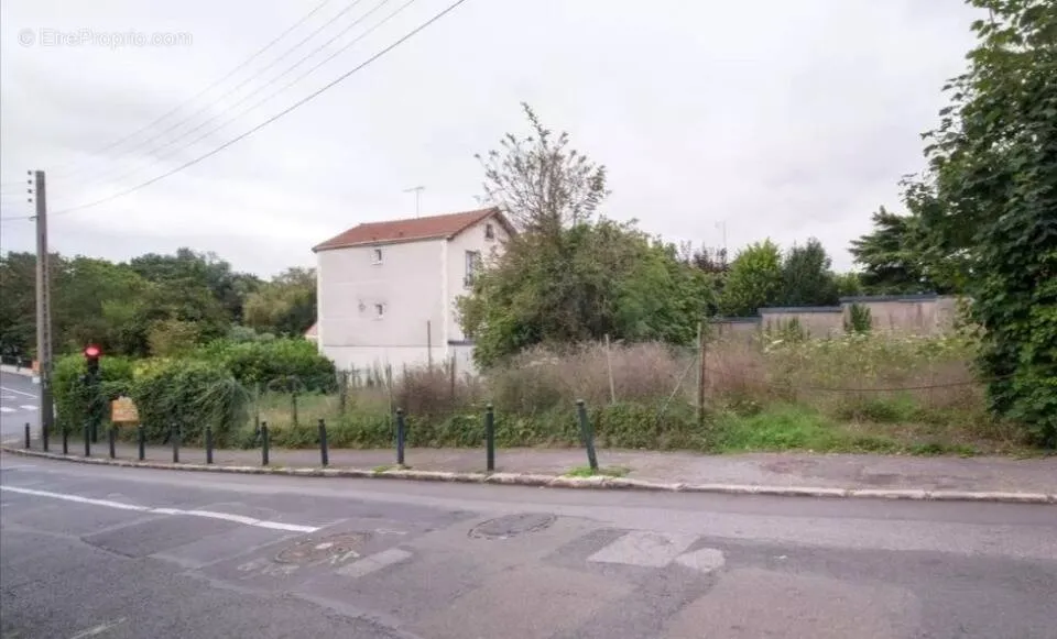 Extérieur - Terrain avec Jardin à Yerres, Proche RER