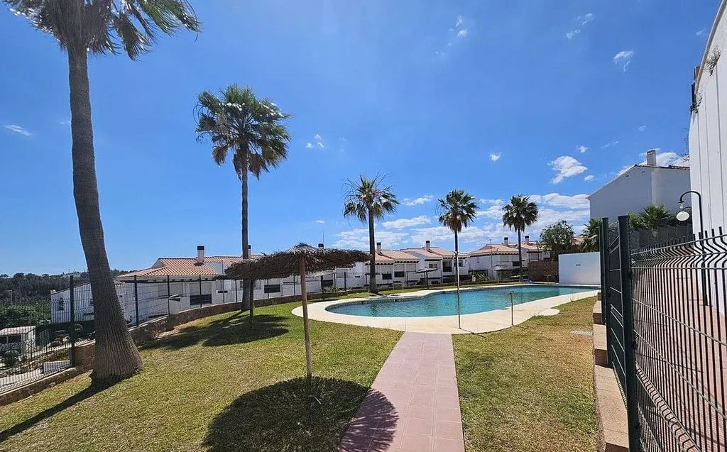 Bassein - Terraced House with Pool in Hipódromo
