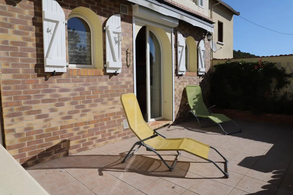 Terrasse - Ensemble Immobilier avec Grand Garage à Proximité du Centre