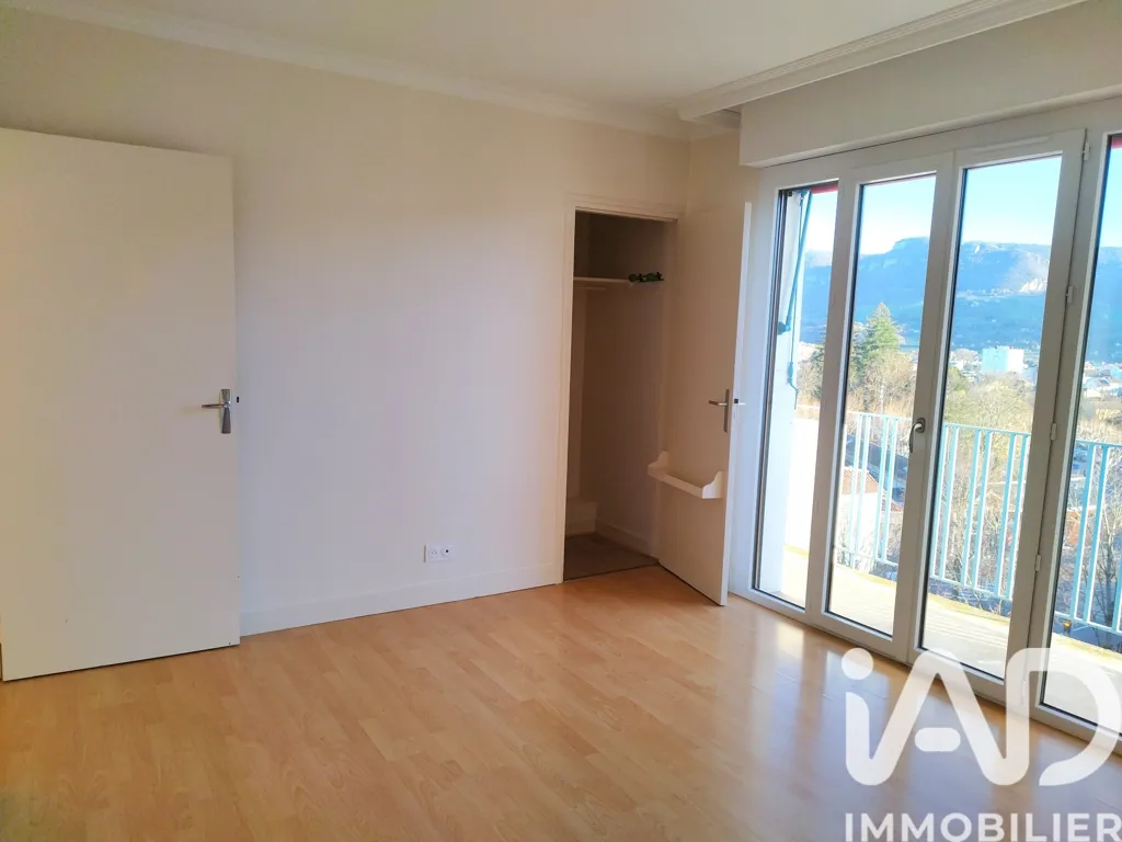 Toad - Spacious Apartment with Balcony in Millau
