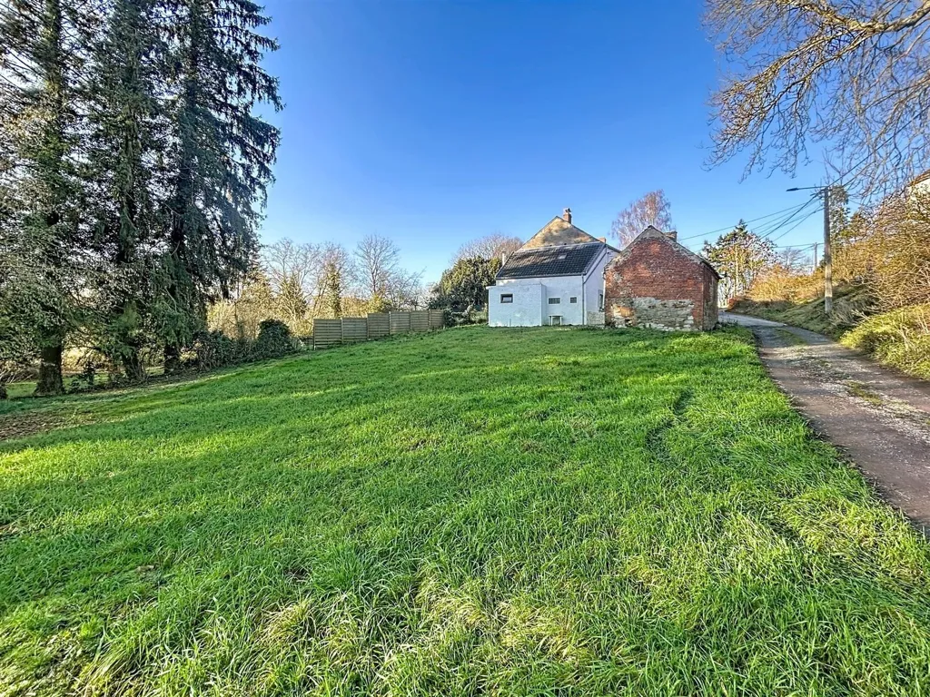 Giardino - Three-Fronted House with Garden in Biesme-Sous-Thuin