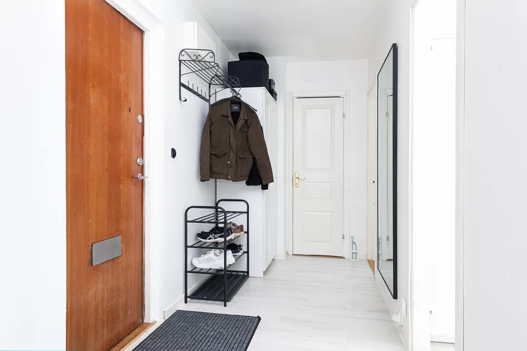 Entrée - Renovated Two-Bedroom Flat with Balcony in Bjuv