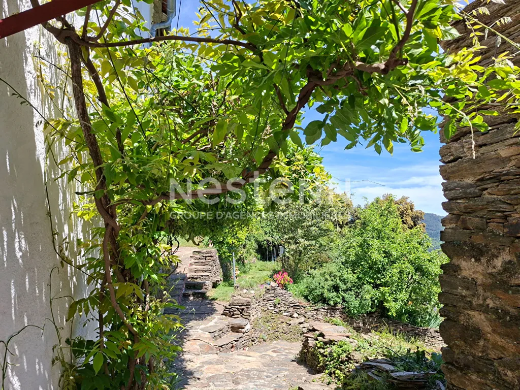 Giardino - Stone House with Garden in Quiet Hamlet