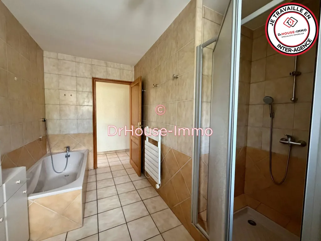 Salles de bain - Villa avec Vue Panoramique sur les Pyrénées à Aurignac