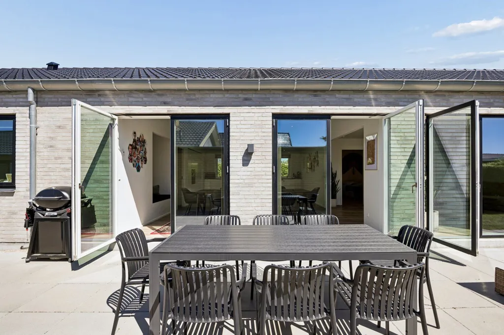 Terrass - Contemporary Villa with Garden in Kastrup