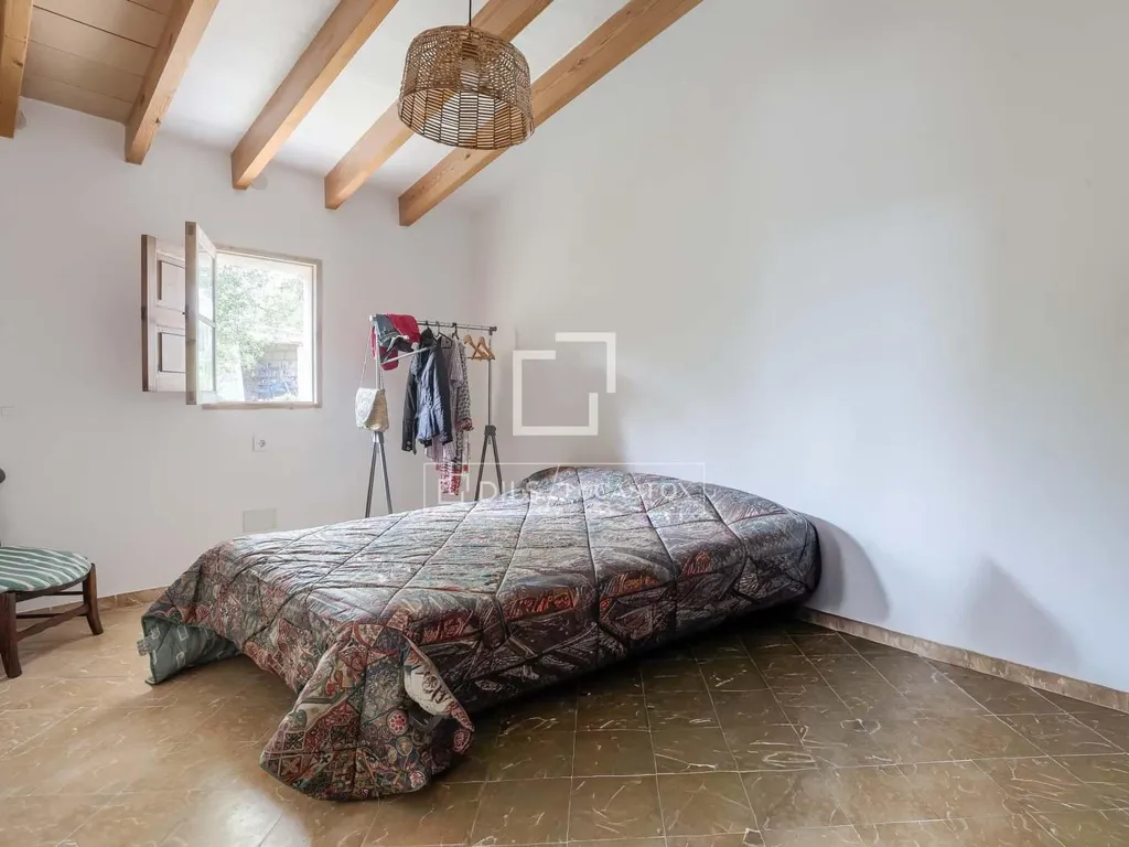 Chambres - Historic Estate with Equestrian Potential in Llucmajor