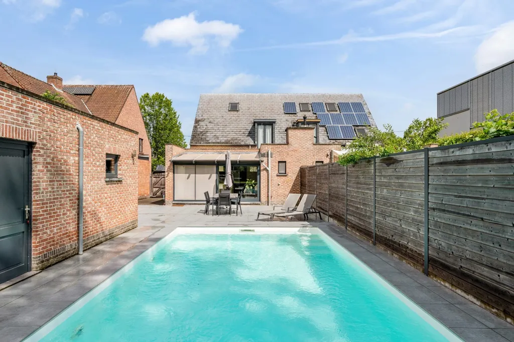 Piscine - Bâtiment Semi-ouvert Rénové avec Piscine à Berlaar