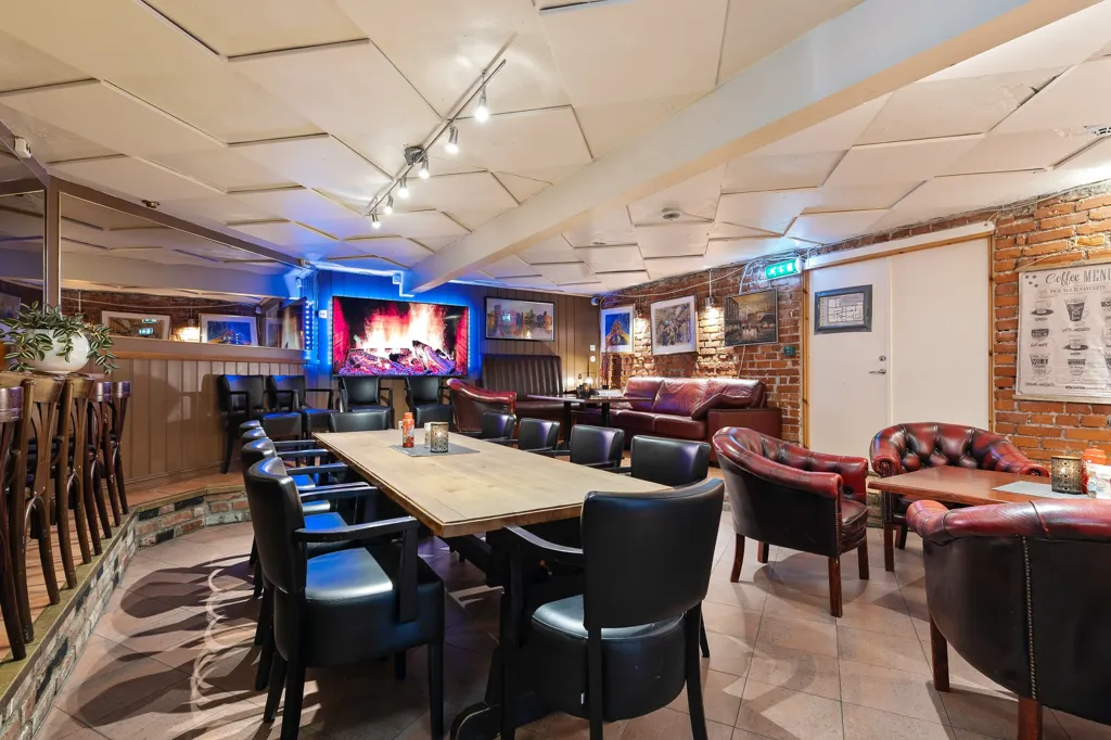 Pièces - Restaurant with Waterfront in Svelvik