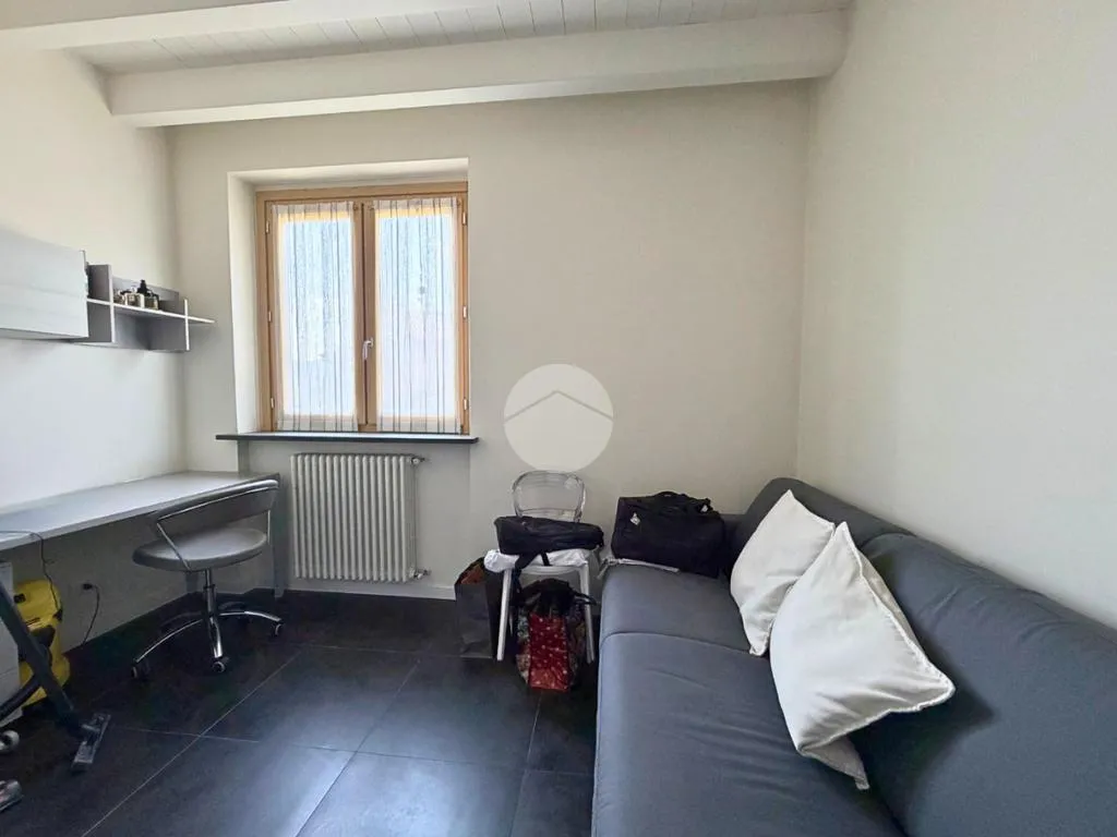 Chambres - Refined Two-Level Apartment with Lake View in Sarnico