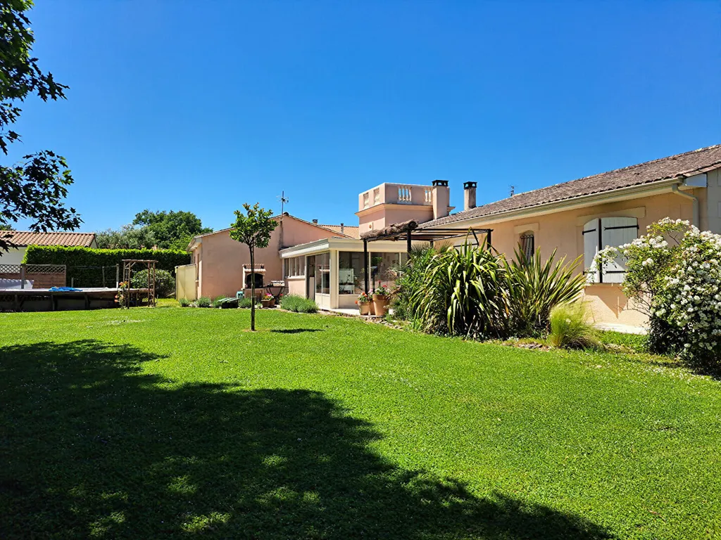 Giardino - Contemporary House with Terrace in Coutras