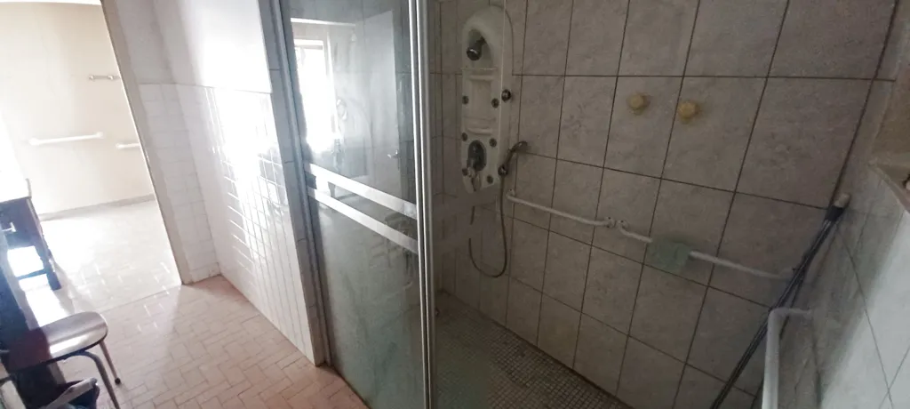 Salles de bain - Maison de Village à Rénover avec Sous-Sol à Claix