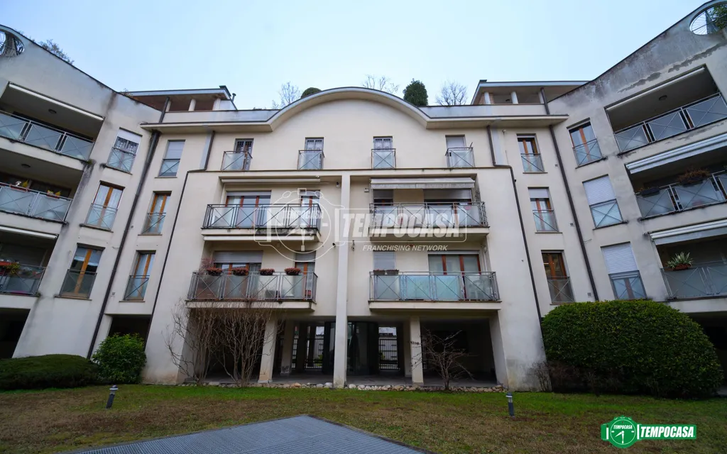 Extérieur - Mansard Apartment with Balcony in Mariano Comense