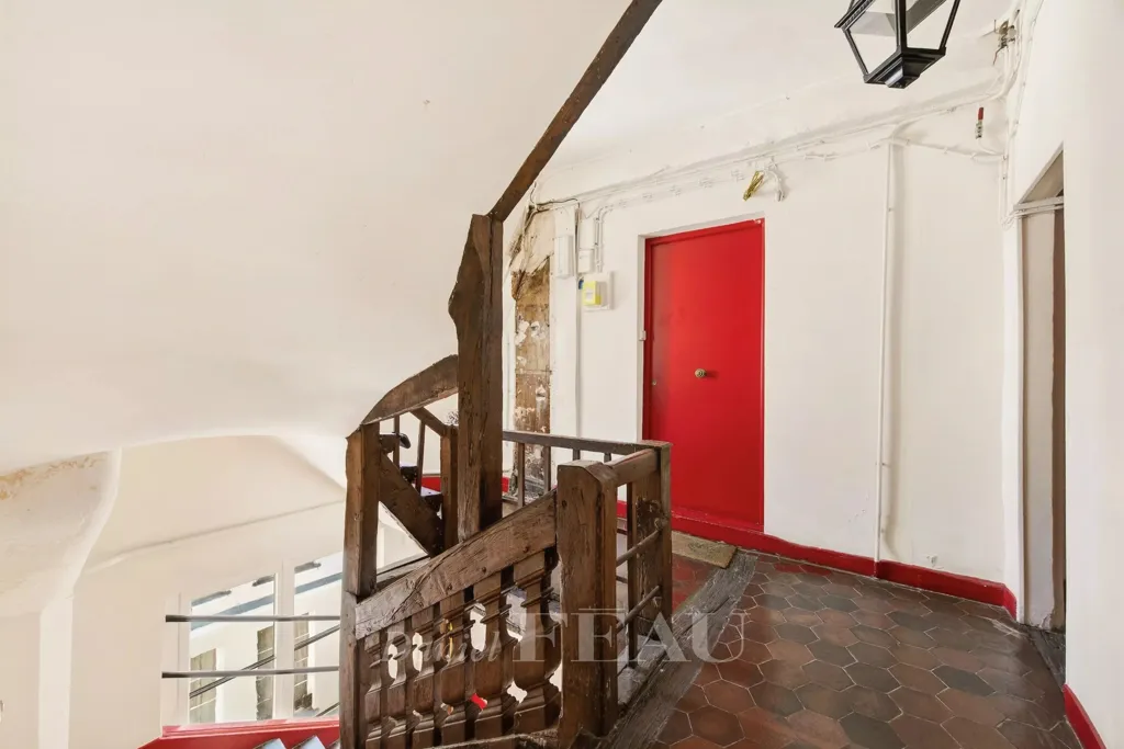 Esik - Renovated Flat with Double Aspect in Paris IVe