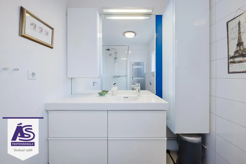 Bagni - 5-6 Bed Apartment with Sea View in Hafnarfjörður