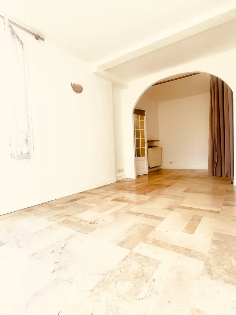 Séjour - Appartement Lumineux avec Parking à l'Oise