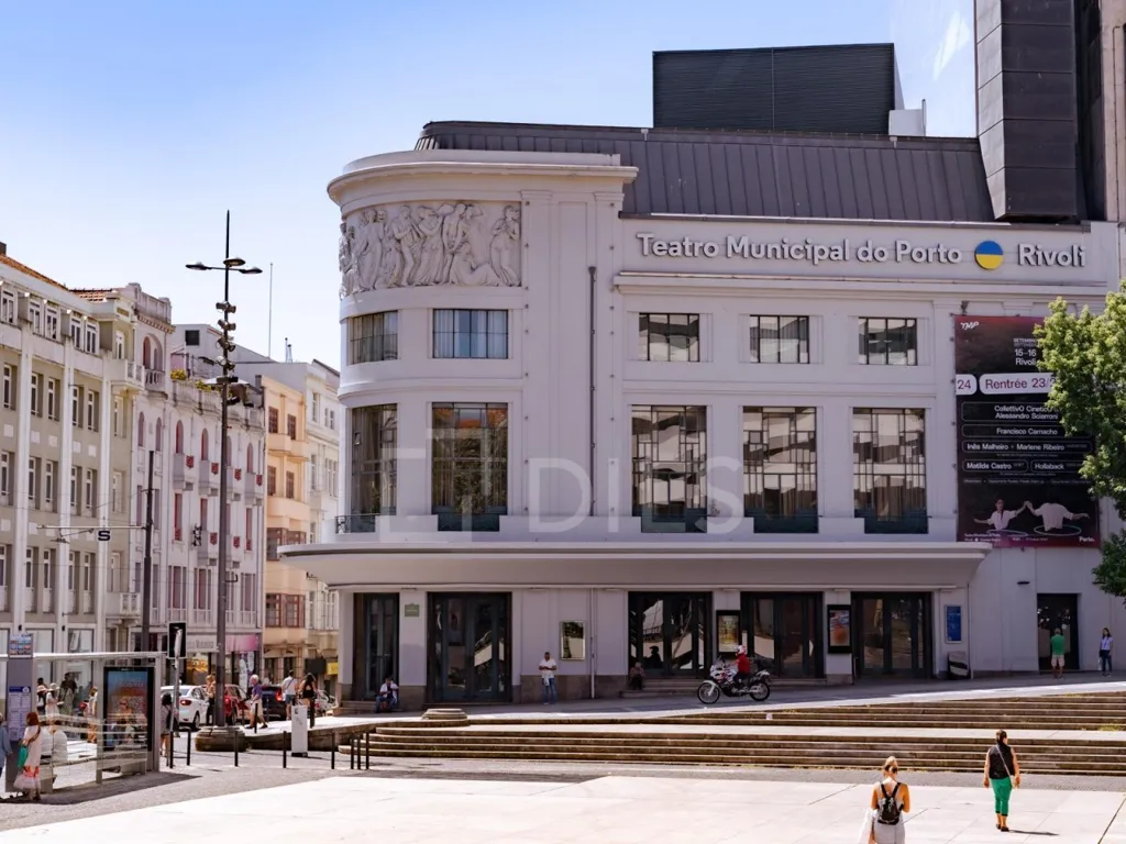 T2 Apartment with Balcony in Porto