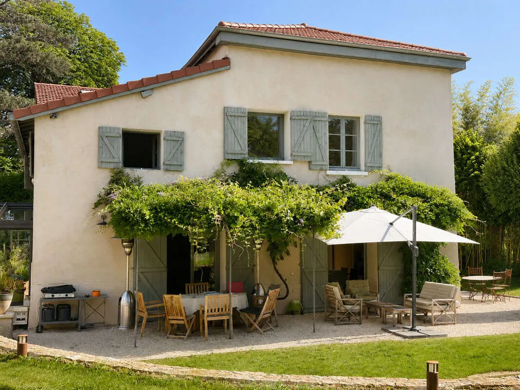 Maison 9 pièces à Tassin-La-Demi-Lune