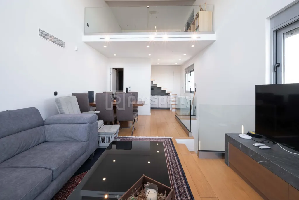 Elutuba - Maisonette with Sea Views near SNFCC, Kalithea
