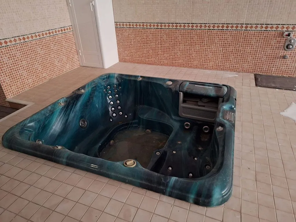 Toad - Detached House with Spa in Elche