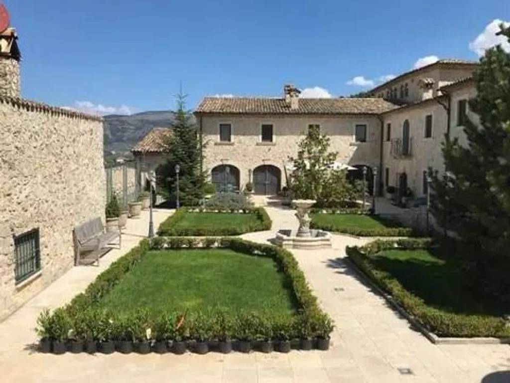 Aed - Luxury Villa with Pool in Lecce nei Marsi