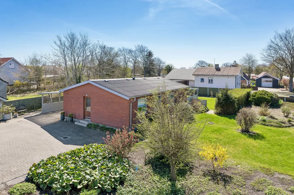 Õhuvaade - 1960s Villa with Garden in Sunds