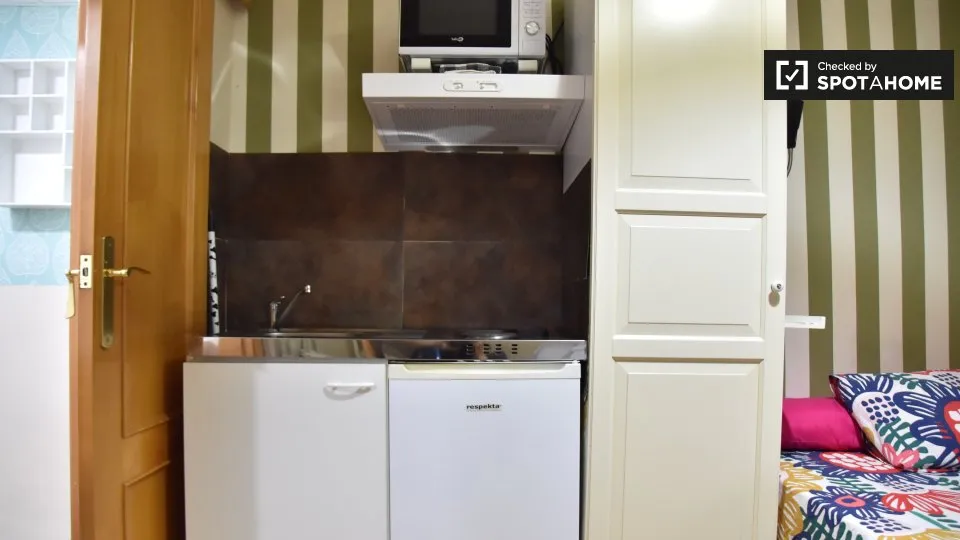 Cuisine - Student Studio with Lift in Albors, Valencia