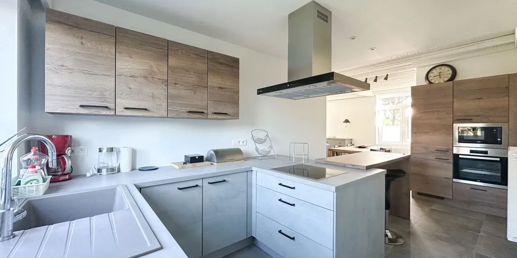 Cuisine - Appartement Charmant avec Garage à Heusden