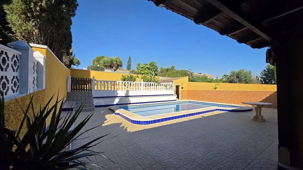 Pool - Chalet with Pool and Terraces in Los Balcones