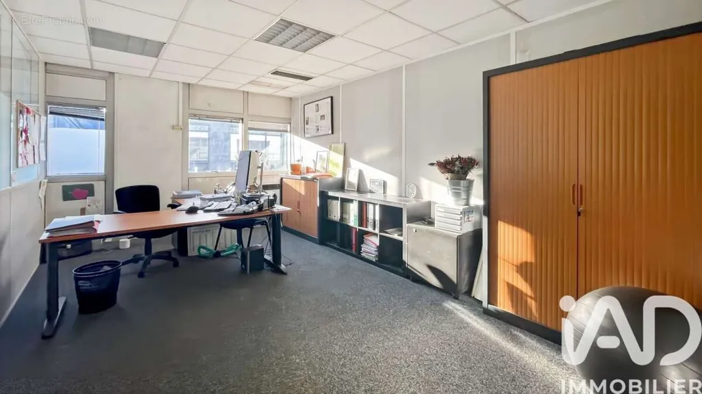 Studio - Office Space with Parking in Meylan