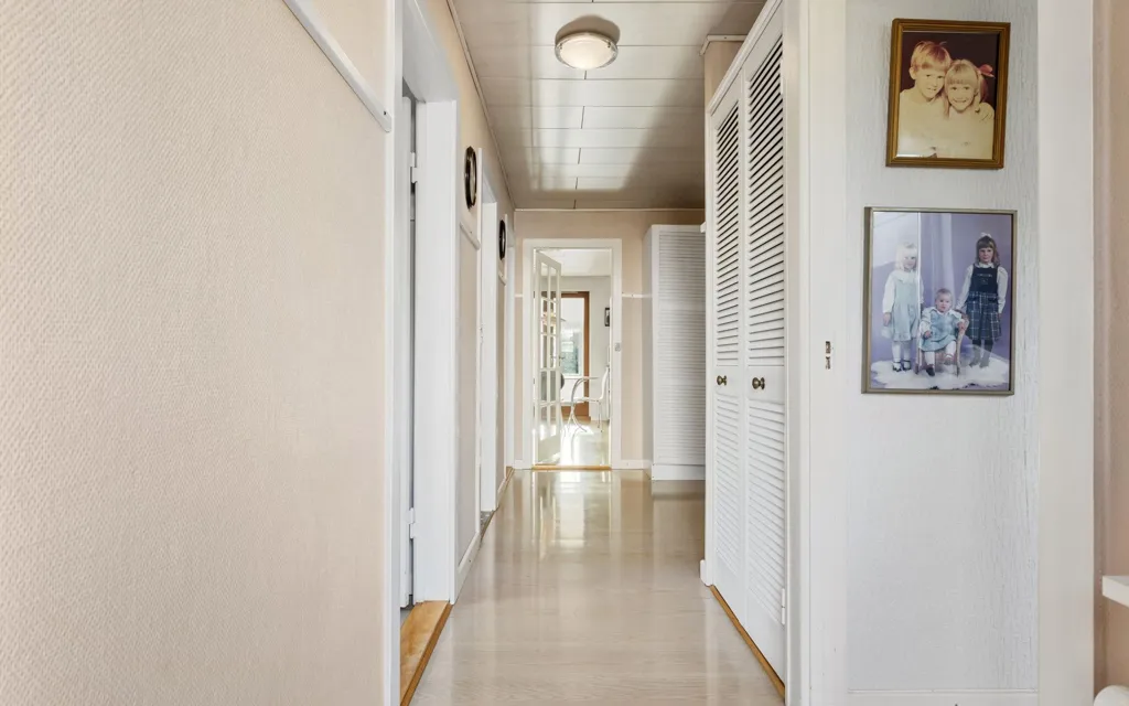 hallway_entrance