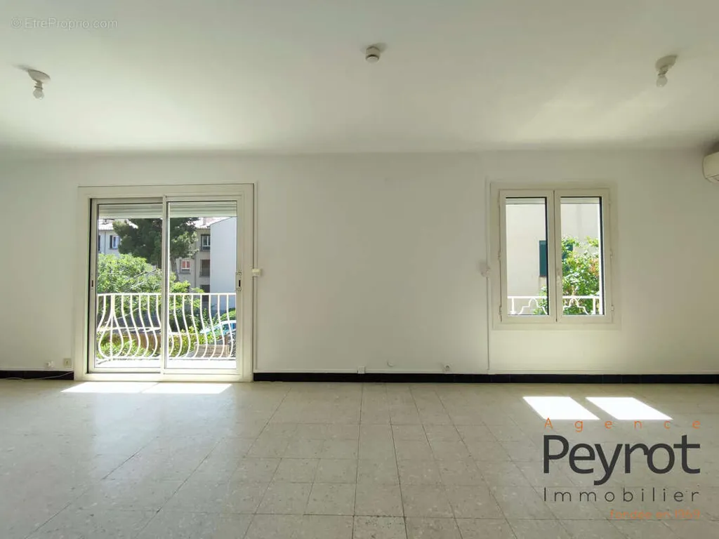 Living Room - Spacious T3 Apartment with Balcony in Perpignan