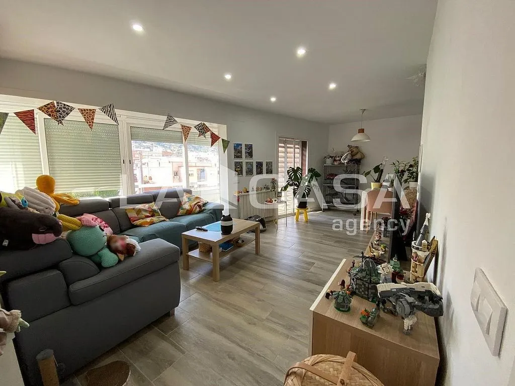 Elutuba - Duplex with Balcony in Santa Coloma de Gramenet