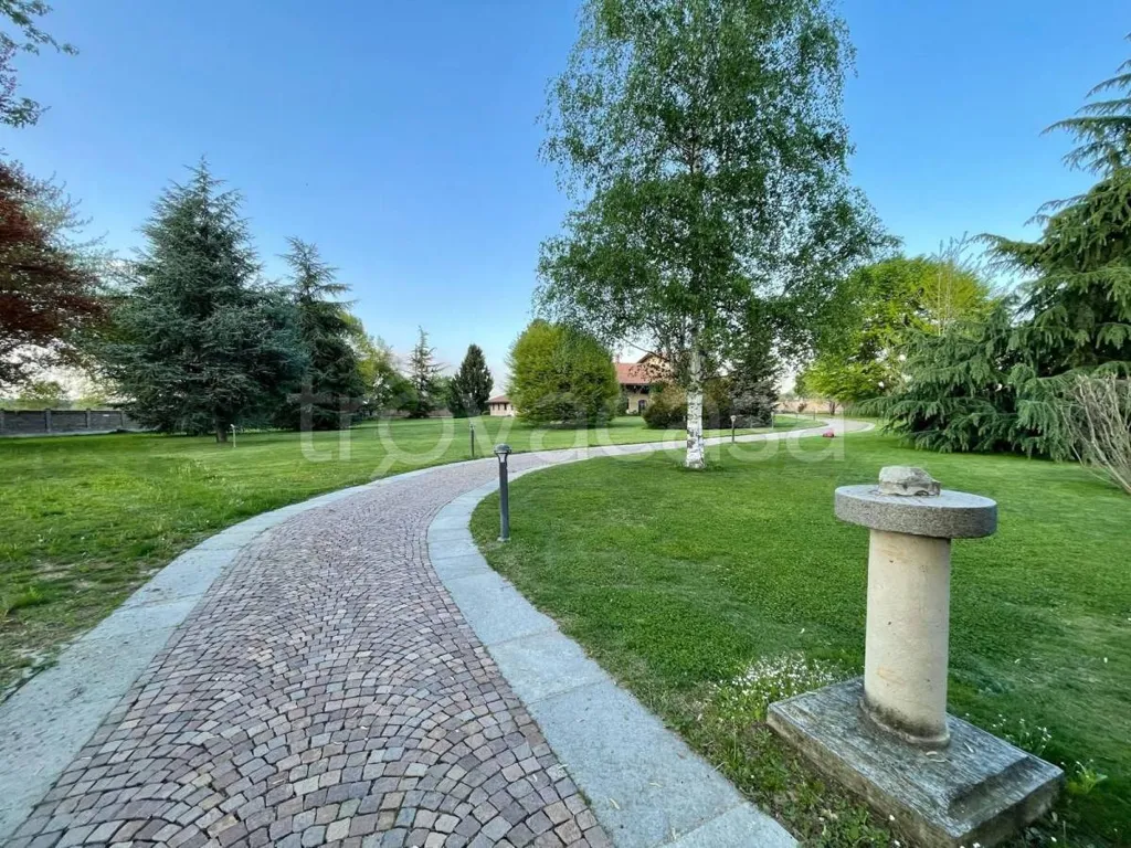 Aed - Historic Villa with Unique Fountain in Cuneo