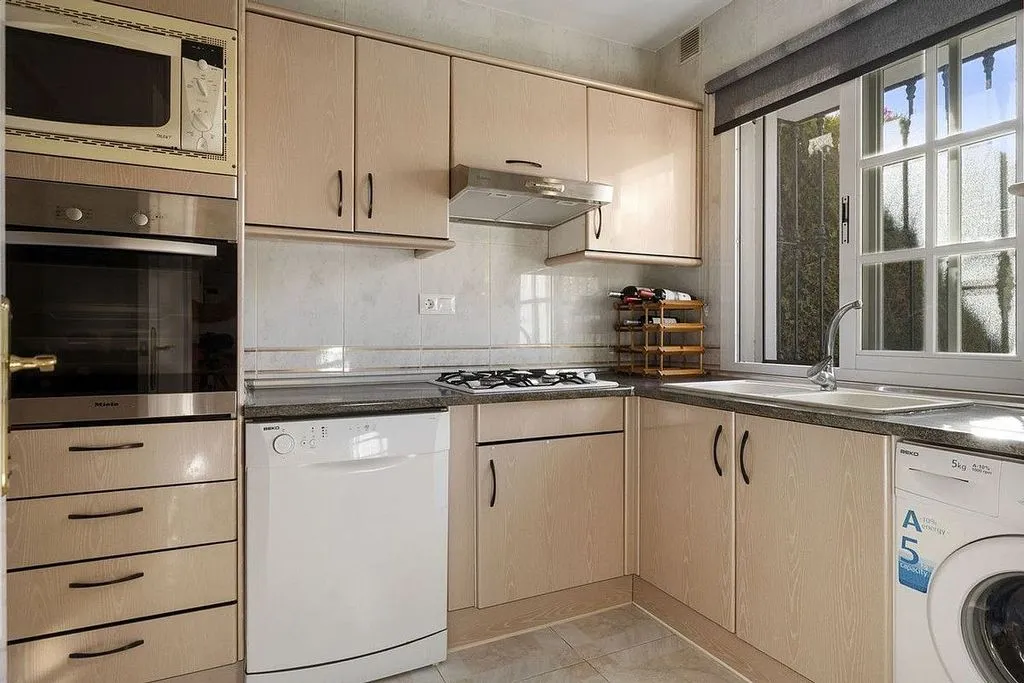 Kitchen - Semi-Detached House with Pool in Bel Air