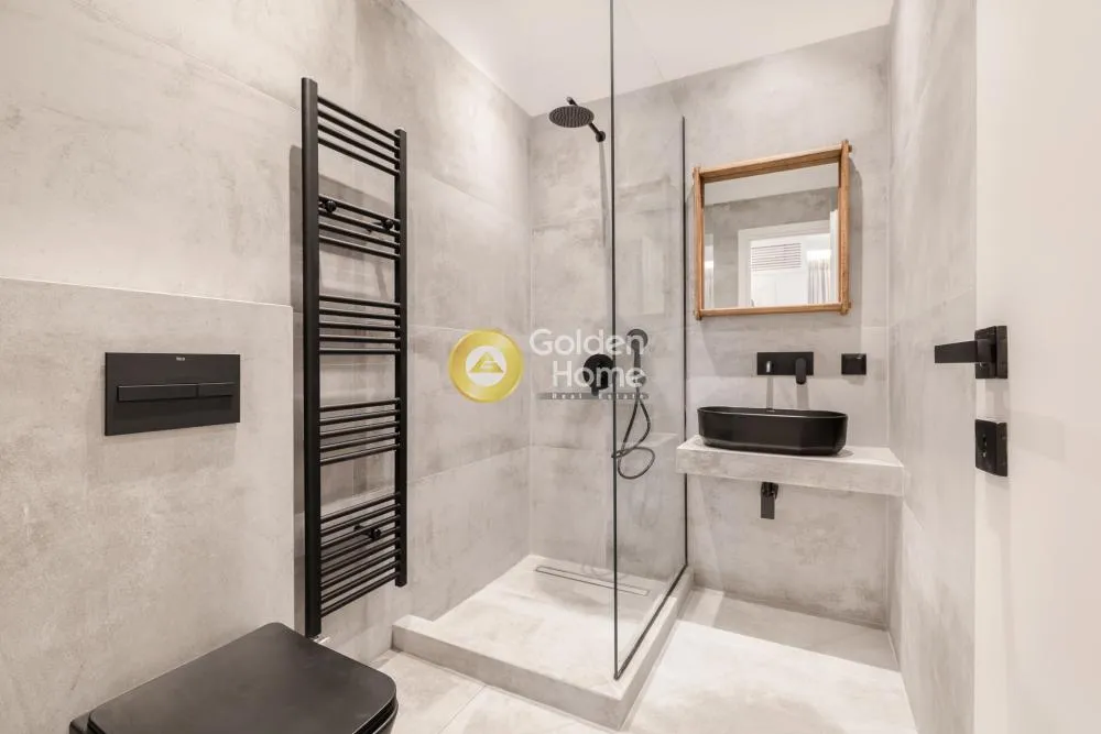 Vannitoad - Modern Apartment with Balcony in Exarcheia