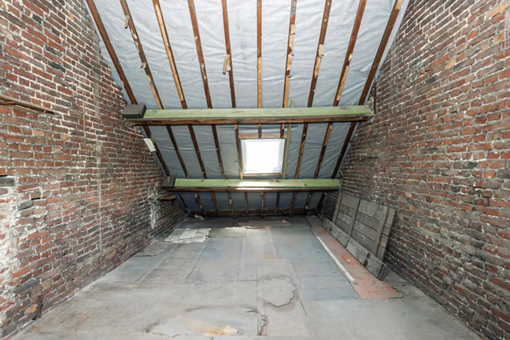 Toad - House with Renovation Potential in Frameries