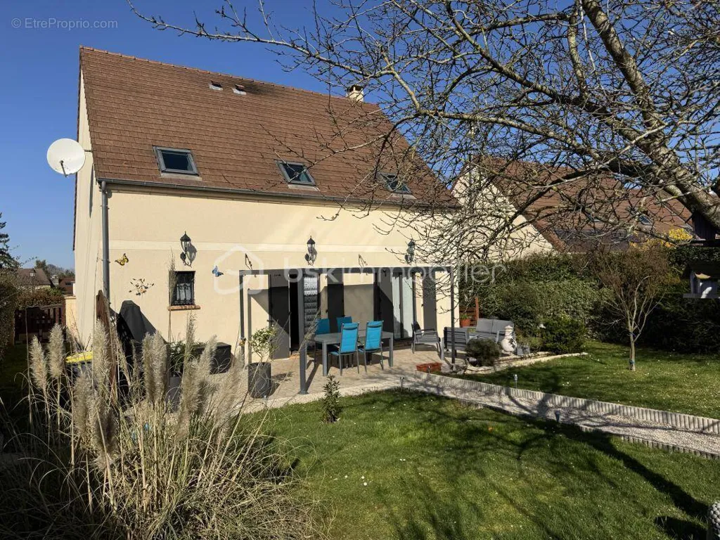Aed - Stone House with Terrace in Fontenay-le-Vicomte