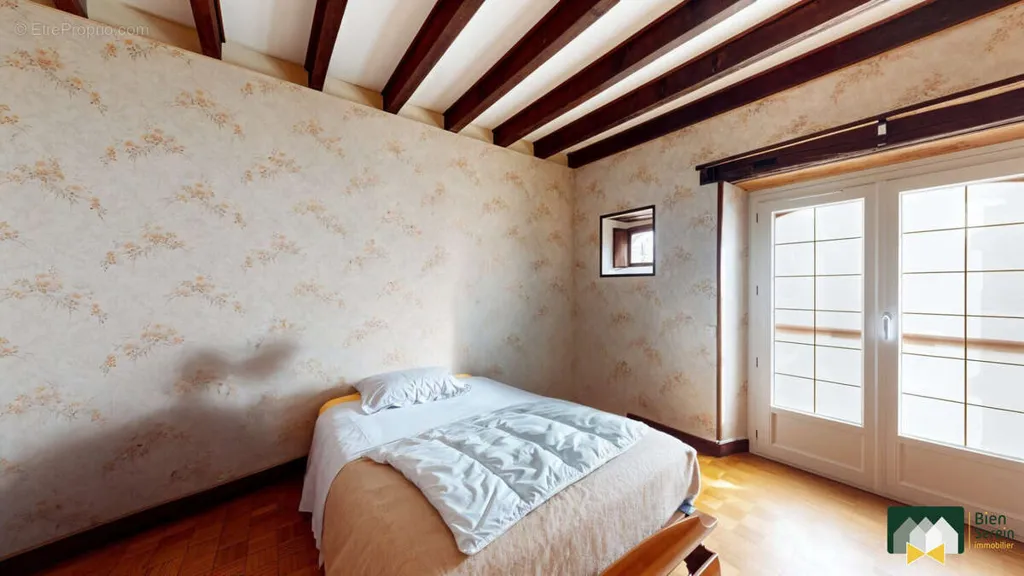 Magamistoad - Old Farmhouse with Dependencies in Sours
