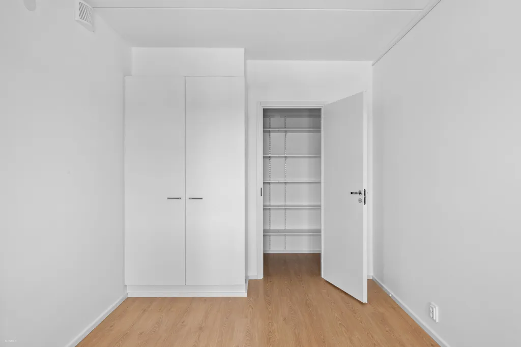 Toad - Student Apartment with Metro Access in Kontula