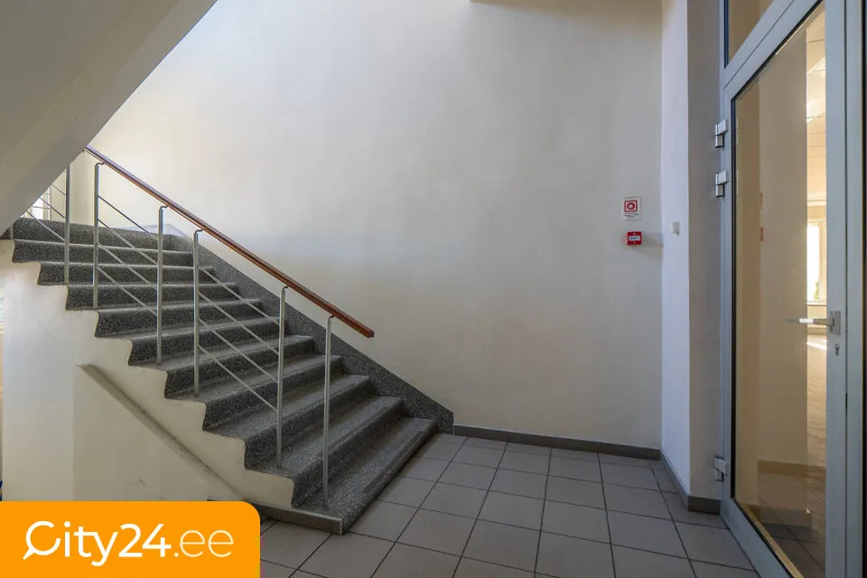 Toad - Three-Storey Industrial Building with Large Plot in Riga
