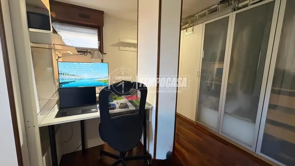 Kabinet - Modernised Three-Room Flat with Balcony in Milan