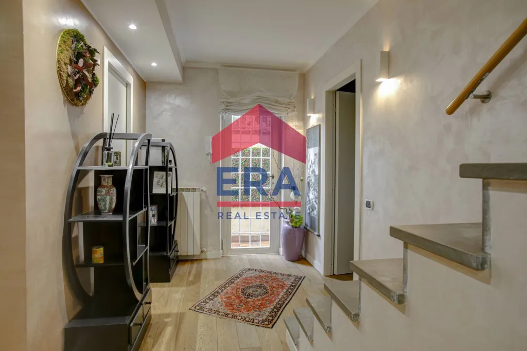 Esik - Villa with Garden in Infernetto, Rome