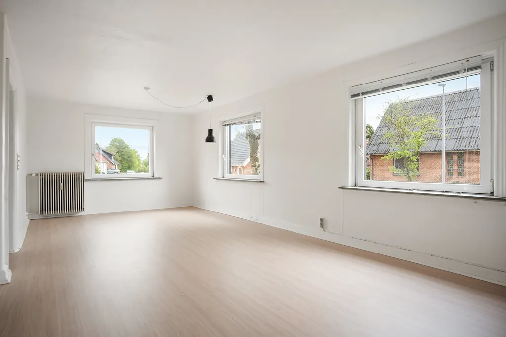 Toad - Villa with Multiple Units in Knudstrup