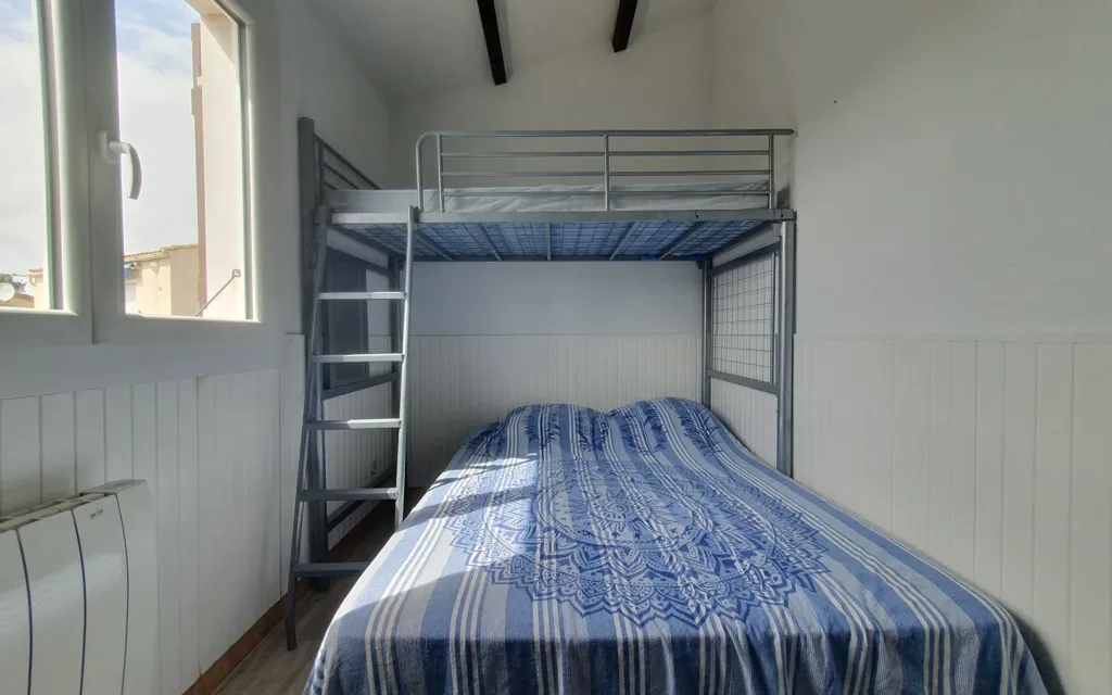 Chambres - Appartement T2 avec Balcon et Jardinet à Marseillan
