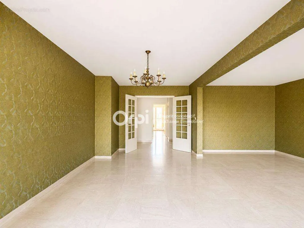 Entrée - Appartement Traversant avec Balcon à Albertville