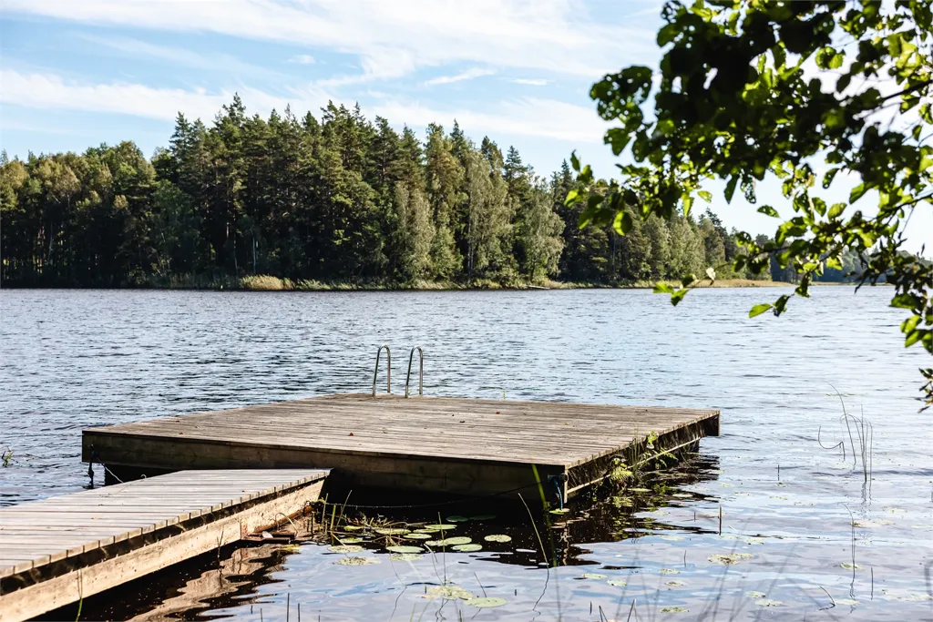 Aed - Charming Cottage with Private Pier near Katrineholm