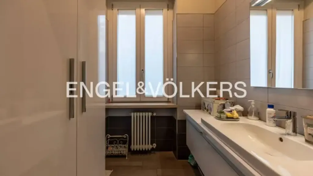 Bathrooms - Rustic Villa with Private Garden in Verona