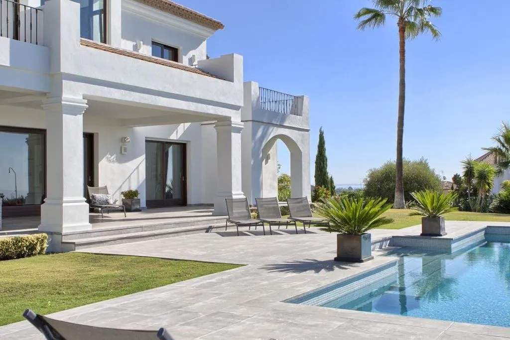 Piscine - Luxury Villa with Private Pool in Benahavís