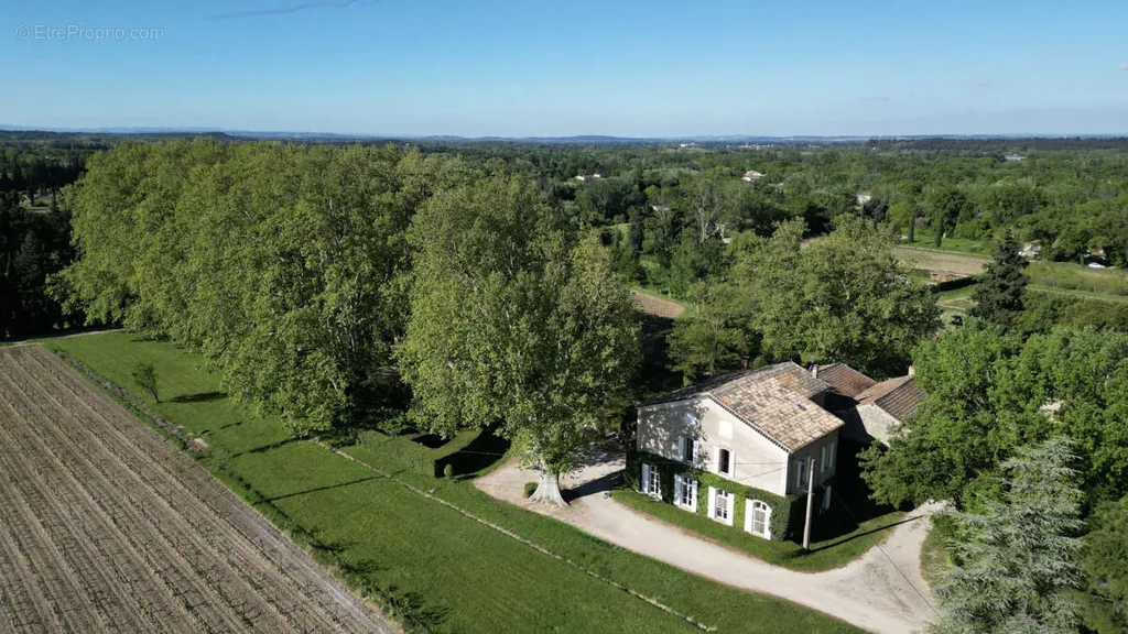 Vue aérienne - Maison historique avec vignoble à Beaumes-de-Venise